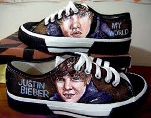 Justin Beiber Lelang Sepatunya dan Laku £5,000 (Rp. 785 Juta)