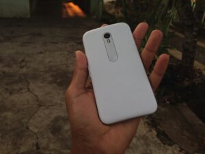 Sisi Belakang Motorola Moto G 2015 Putih