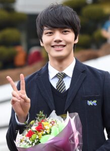 Fo Yeo Jin Goo ketika lulus SMA