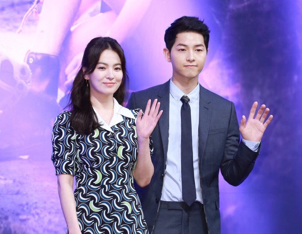 Foto Song Hye Kyo dan Song Joong ki Rilis Korean Drama Descendants of the Sun