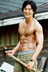 Inilah Otot Lee Seo-jin