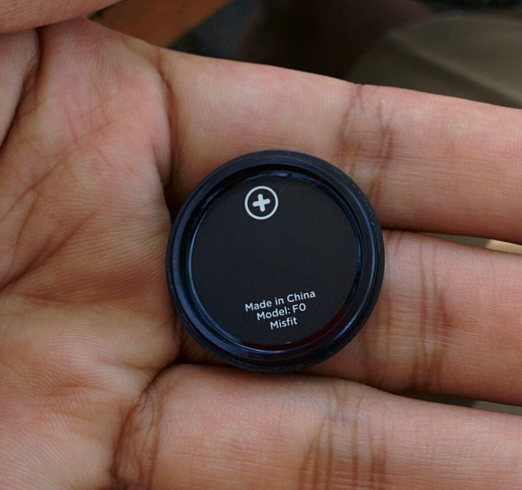 Sisi belakang Misfit Flash