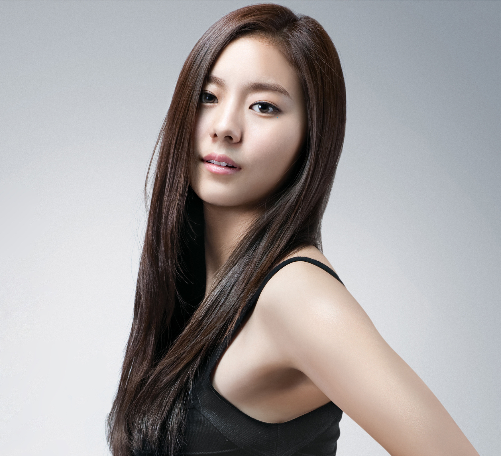 Uee Artis Korea dan Penyanyi