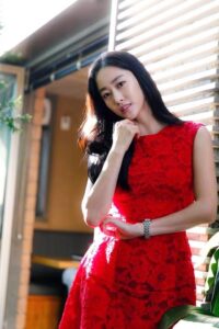 Gaun Merah Jeon Hye Bin