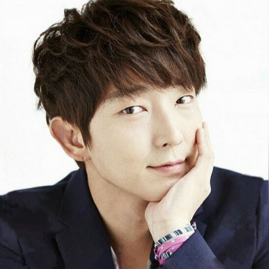A Sweet Pose of Lee Joon Ki