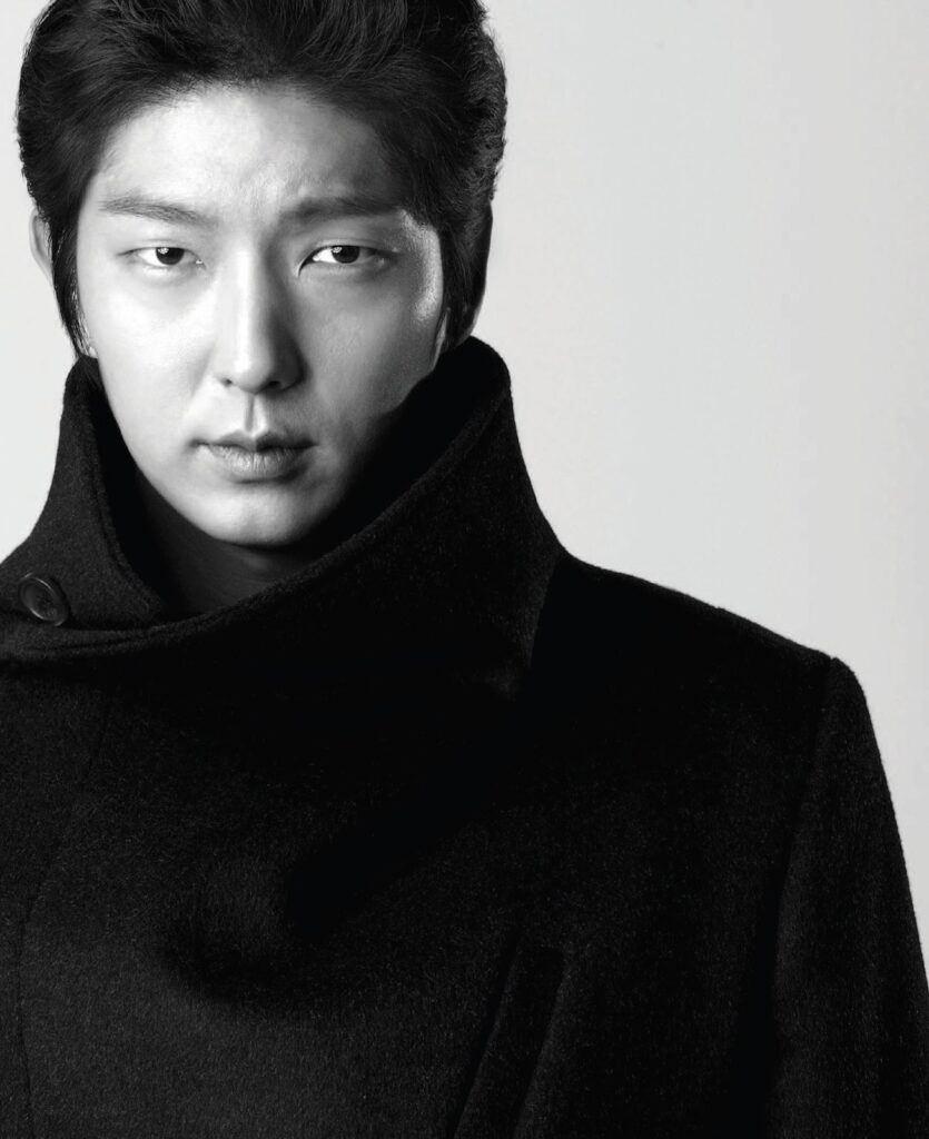 A Mysterious Pose of Lee Joon Ki