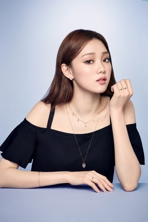 Lee Sung Kyung Feminine Look