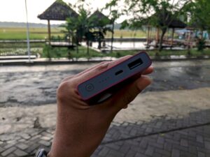 Interface Atas, Colokan Micro USB Dan USB Siap Untuk Mengisi Smartphone Mu