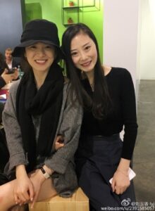 Song Hye-kyo senyum bersama Liu Yujie