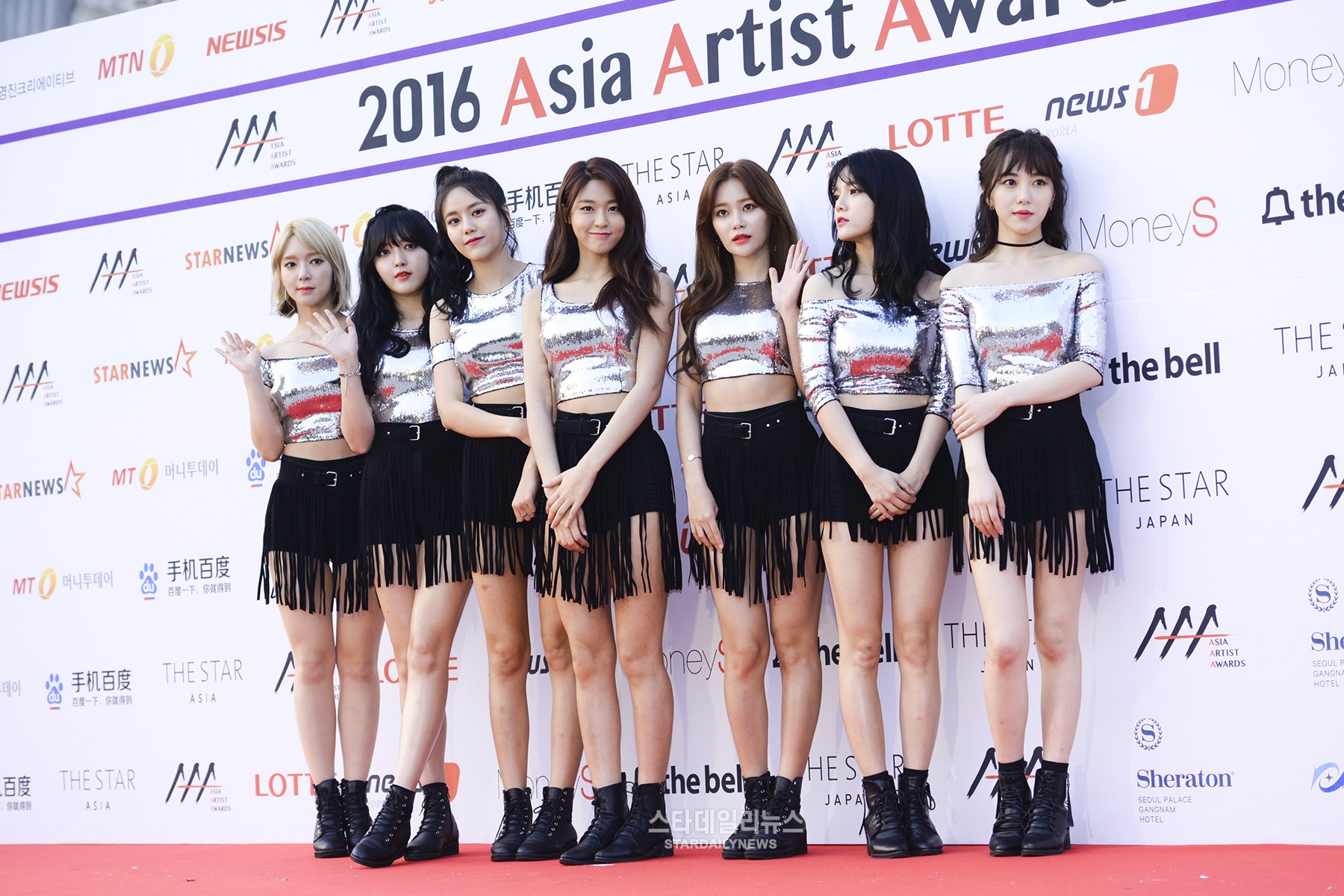 2016 Asia Artist Awards Red Carpet AOA